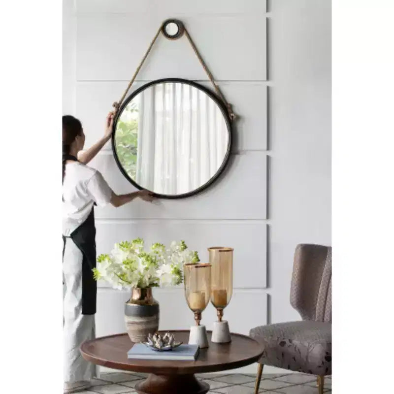 Specchio rotondo da parete di tendenza da 75 cm con cornice nera e corda, decorazione contemporanea industriale per bagno, camera da letto o soggiorno