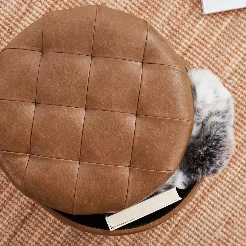 Pouf contenitore rotondo trapuntato in similpelle con gambe in legno