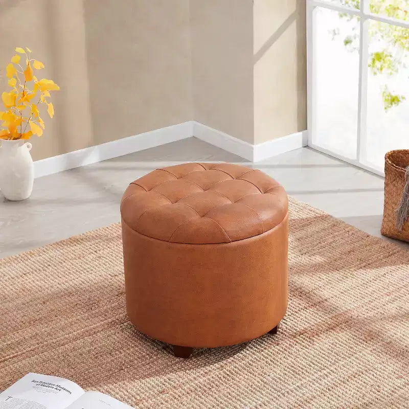 Pouf contenitore rotondo trapuntato in similpelle con gambe in legno