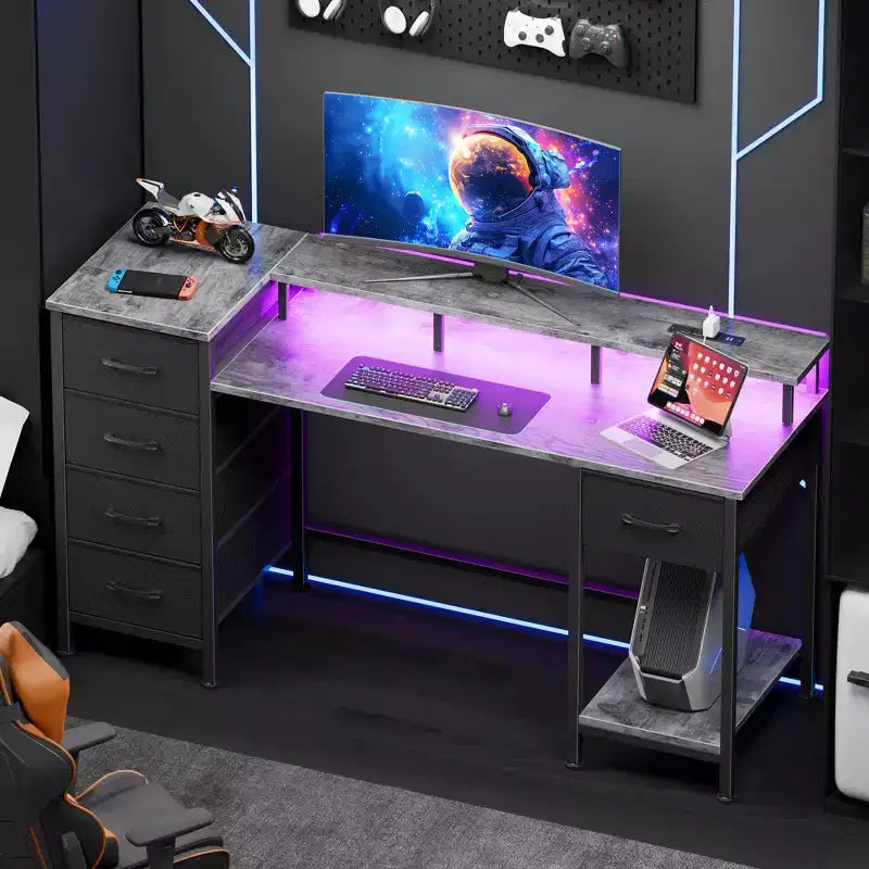 Scrivania da Computer Grigia da 47 Pollici con Stazione di Ricarica, Scrivania da Gaming Reversibile, Luci LED, 5 Cassetti in Tessuto, Supporto per Monitor, Tavolo da Scrittura per Ufficio Domestico