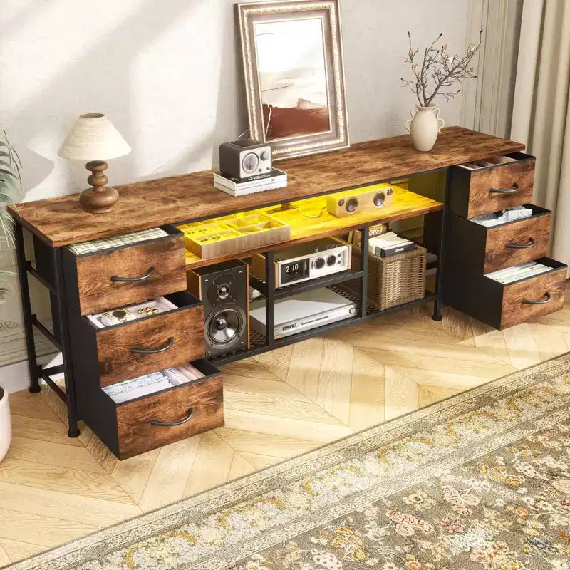 Mobile TV marrone da 71 pollici con cassettiera, stazione di ricarica, luci LED, 6 cassetti in tessuto, console multimediale in pelle PU per TV fino a 80 pollici, contenitore per camera da letto