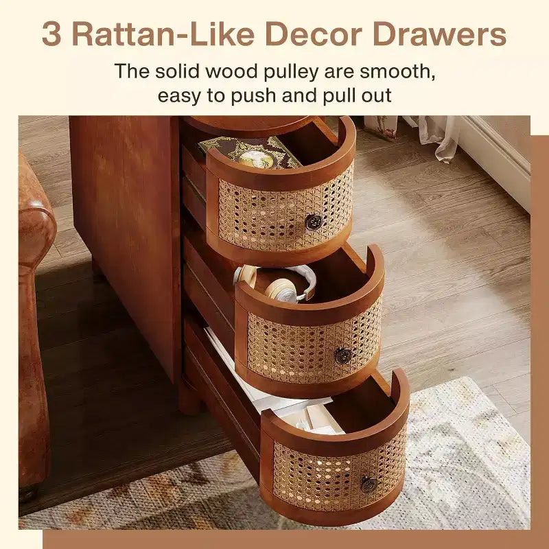 Comodino in Legno Massello con 3 Cassetti in Rattan, Tavolino Laterale da Divano in Stile Rustico con Maniglie Vintage Incise per Soggiorno, Camera da Leto, Nessun Montaggio