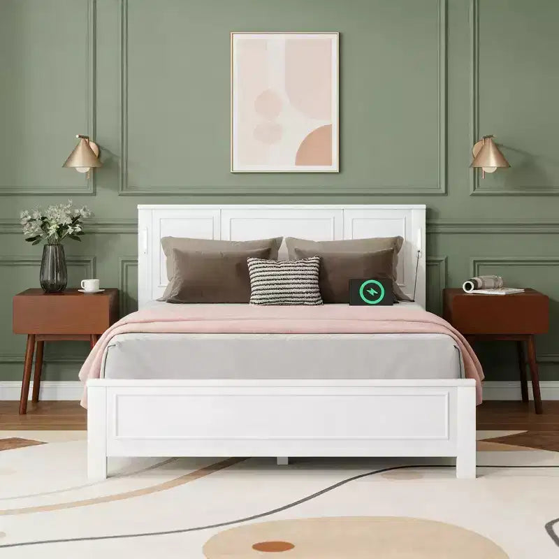 Letto moderno in legno con testiera, pediera e luci a pannello alto